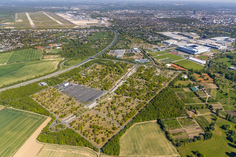 Aerial photograph Düsseldorf - Parking and storage space for automobiles of Messe Duesseldorf in Duesseldorf in the state North Rhine-Westphalia, Germany