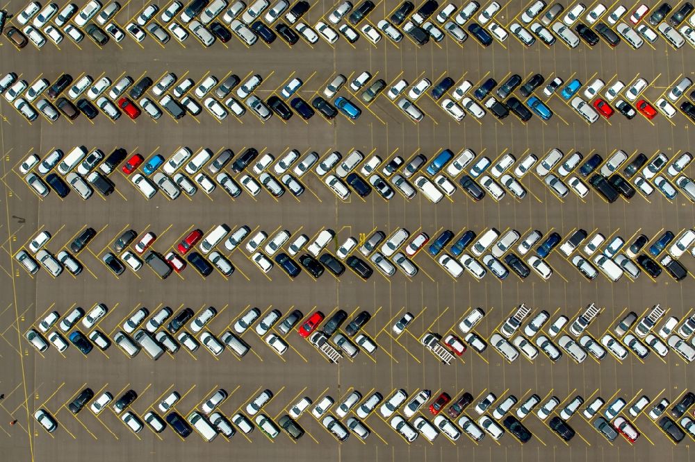 Duisburg from the bird's eye view: Parking and storage space for automobiles in Duisburg in the state North Rhine-Westphalia