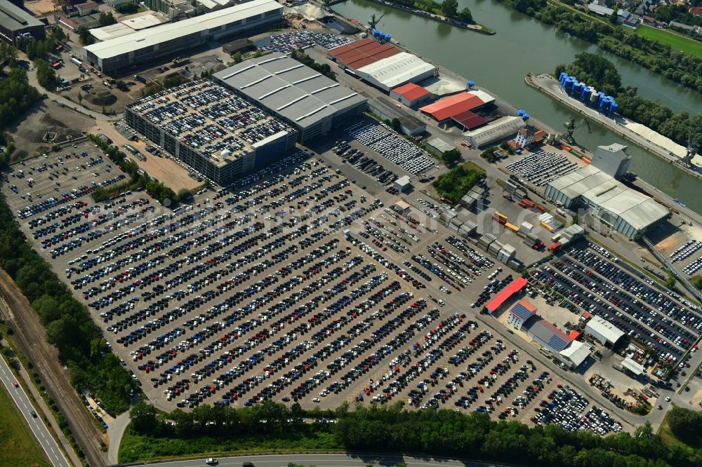 Kelheim from the bird's eye view: Parking and storage space for automobiles on Grenzstrasse in Kelheim in the state Bavaria, Germany