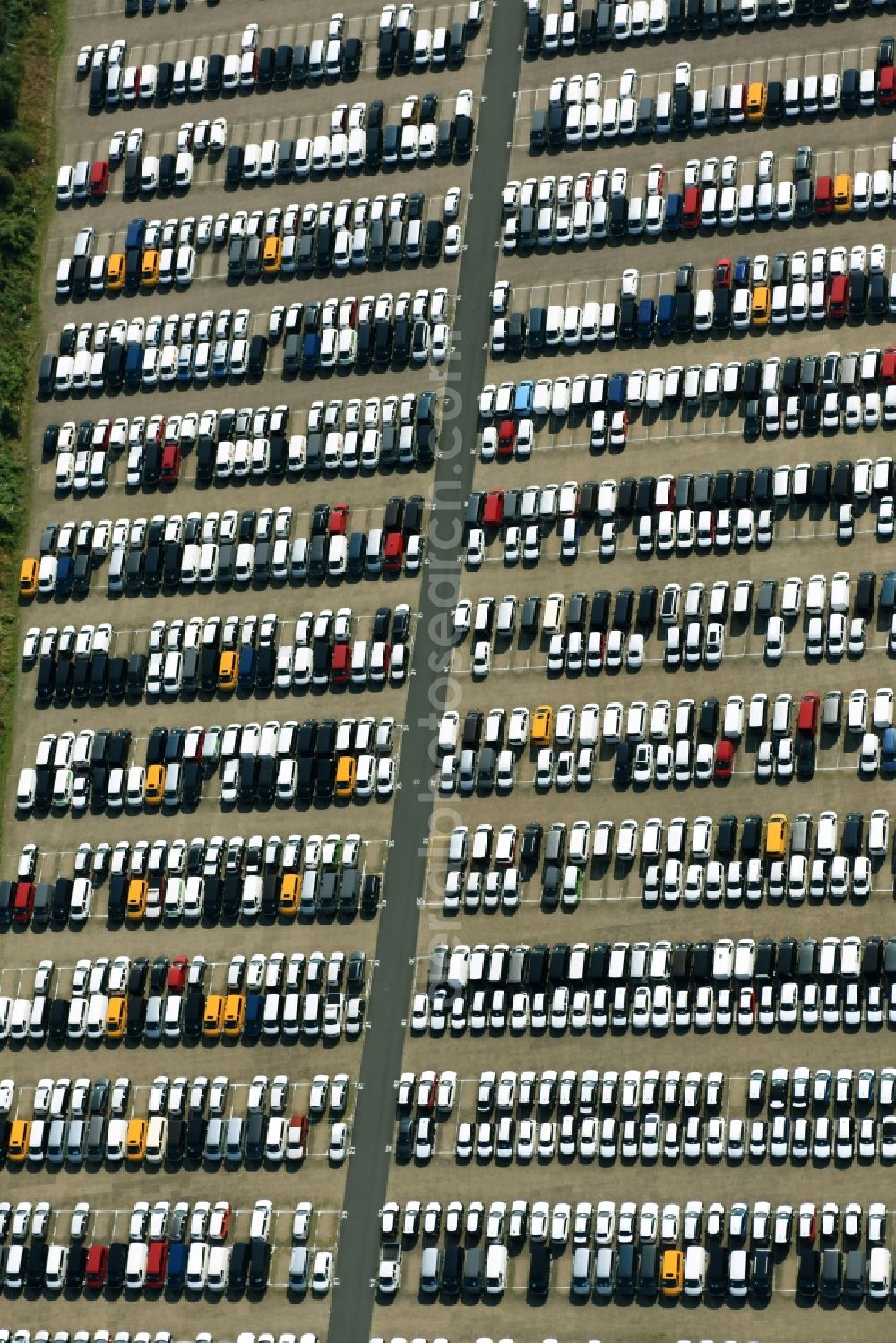 Lehrte from above - Parking and storage space of the Volkswagen Automobile Region Hannover Betrieb Lehrte for automobiles in Lehrte in the state Lower Saxony