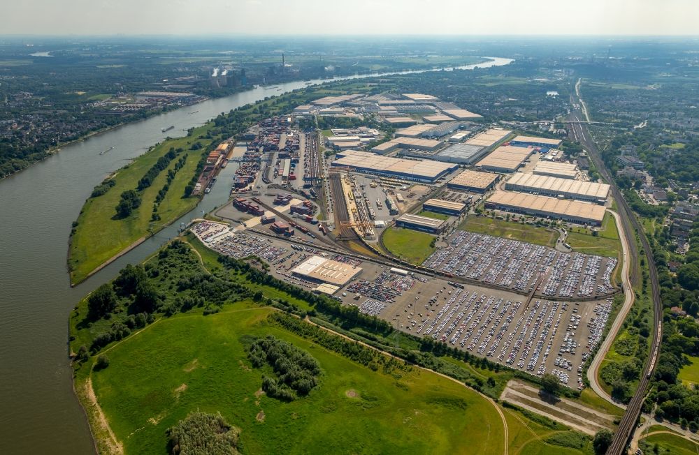 Aerial photograph Duisburg - Parking and storage space for automobiles of E. H. Harms GmbH & Co. Automobil -Transporte in the district Rheinhausen in Duisburg in the state North Rhine-Westphalia, Germany