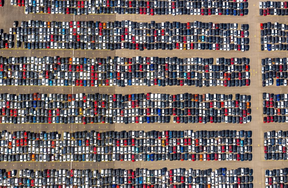 Duisburg from the bird's eye view: Parking and storage space for automobiles of BLG AutoTerminal Deutschland GmbH & Co KG in the district Rheinhausen in Duisburg in the state North Rhine-Westphalia, Germany