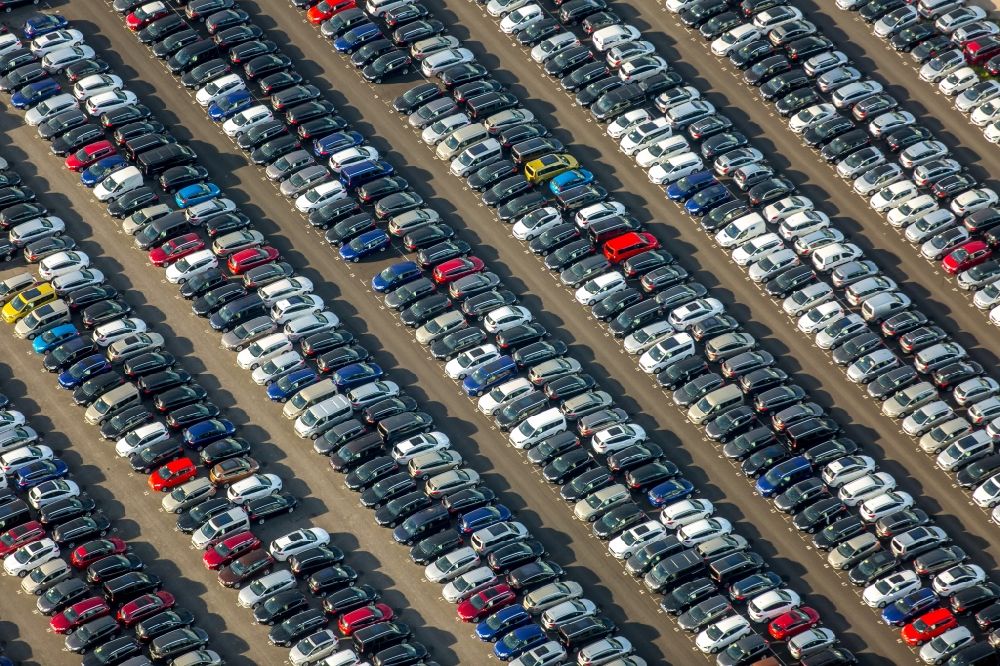 Zülpich from the bird's eye view: Parking and storage space for automobiles in Zuelpich in the state North Rhine-Westphalia