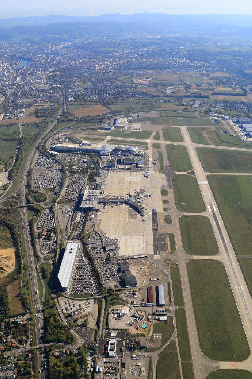 Aerial photograph Saint-Louis - Car parking, terminal area and tarmac on the grounds of the airport Euroairport in Saint-Louis in Alsace-Champagne-Ardenne-Lorraine, France