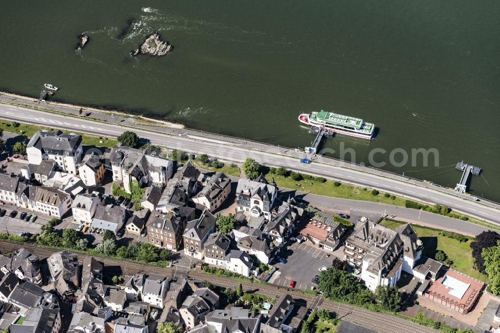 Aerial photograph Rüdesheim am Rhein - Passenger ship Schiffsanlegestelle ROeSSLER Linie in Ruedesheim am Rhein in the state Hesse, Germany