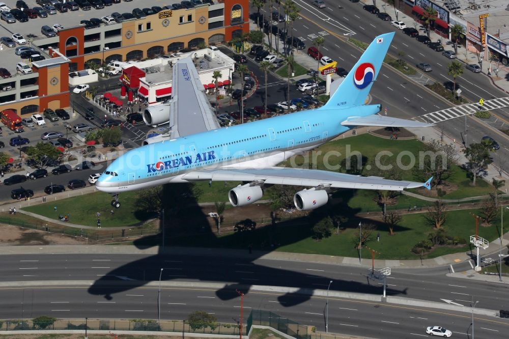 Aerial photograph Los Angeles - Airliner - Passenger aircraft Airbus A300-800 of the airline Korean Air with the identification HL7628 in landing approach the airport in Los Angeles in California, United States of America