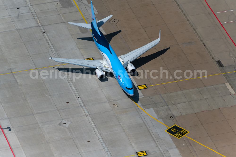 Leinfelden-Echterdingen from the bird's eye view: Passenger aircraft Boeing 737-8K5 D-ATUO of the airline TUI taxiing on the tarmac and apron of the airport in Stuttgart in the state Baden-Wuerttemberg, Germany