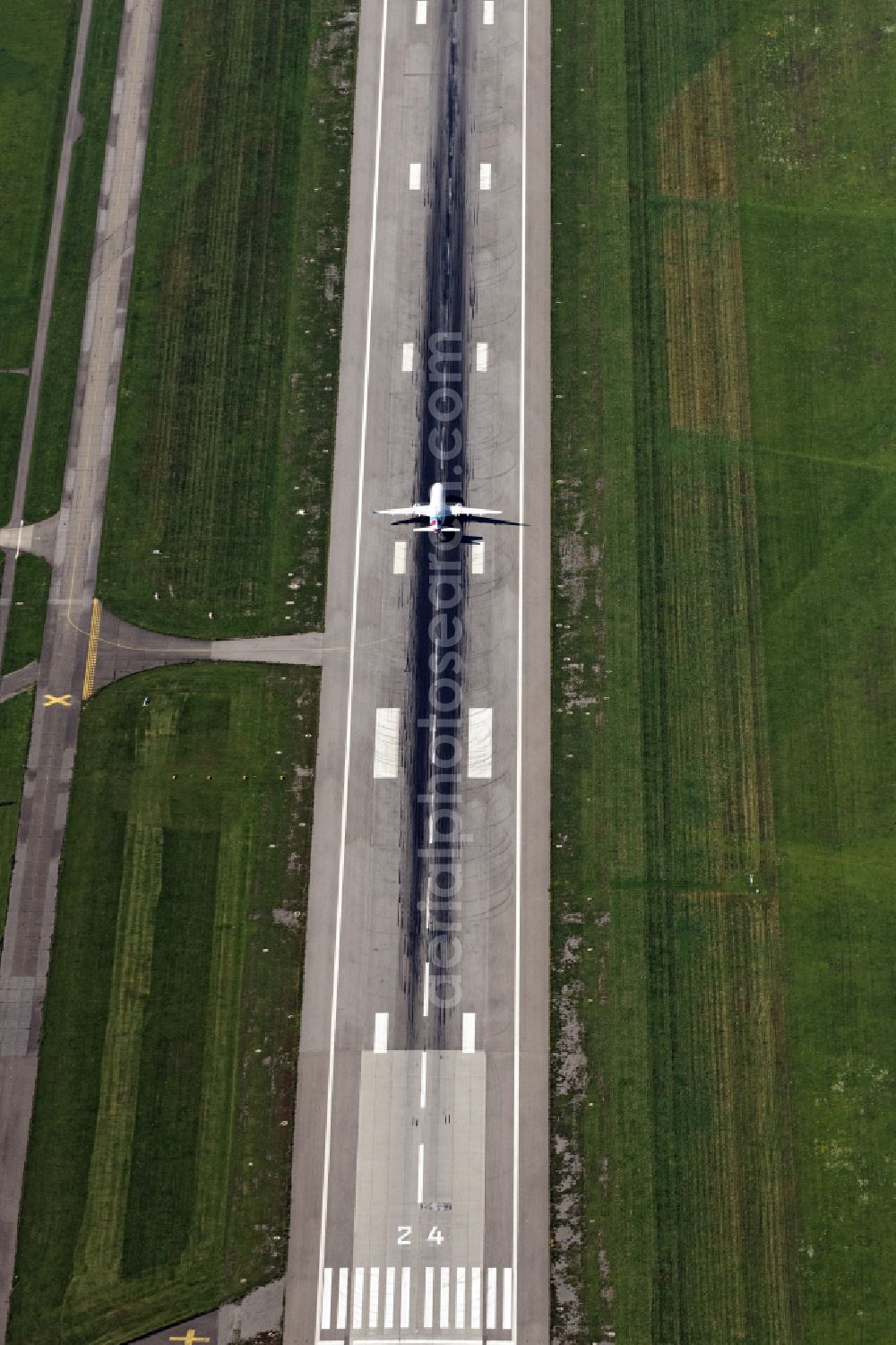 Aerial photograph Ungerhausen - Airliner - Passenger aircraft A320 von Eurowings at the start and climb over the airport in Ungerhausen in the state Bavaria, Germany