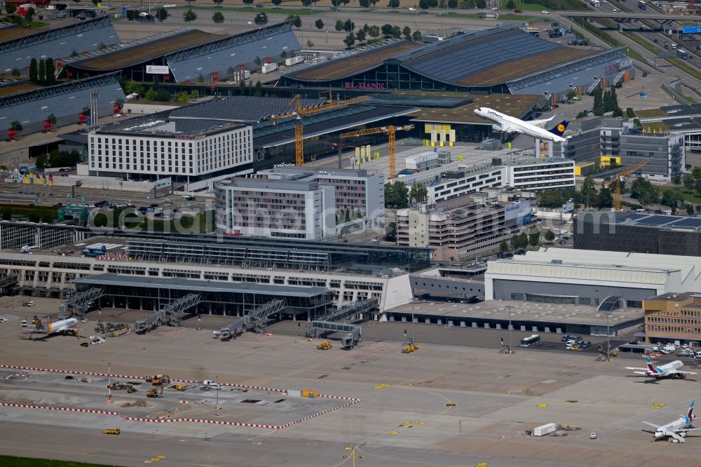 Stuttgart from the bird's eye view: Airliner - Passenger aircraft of Lufthansa at the start and climb over the airport in Stuttgart in the state Baden-Wuerttemberg, Germany