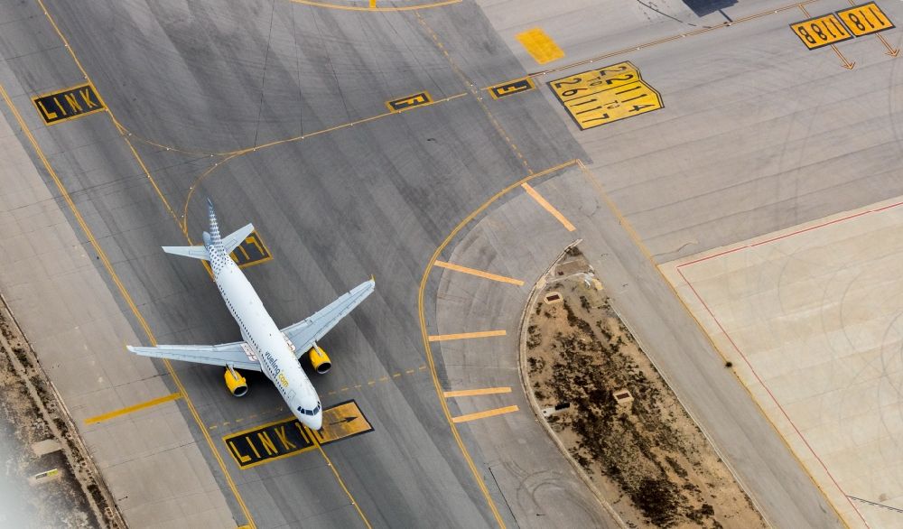 Palma from the bird's eye view: Passenger airplane of VUELING AIRLINES S.A. in parking position - parking area at the airport in the district Llevant de Palma District in Palma in Balearische Insel Mallorca, Spain