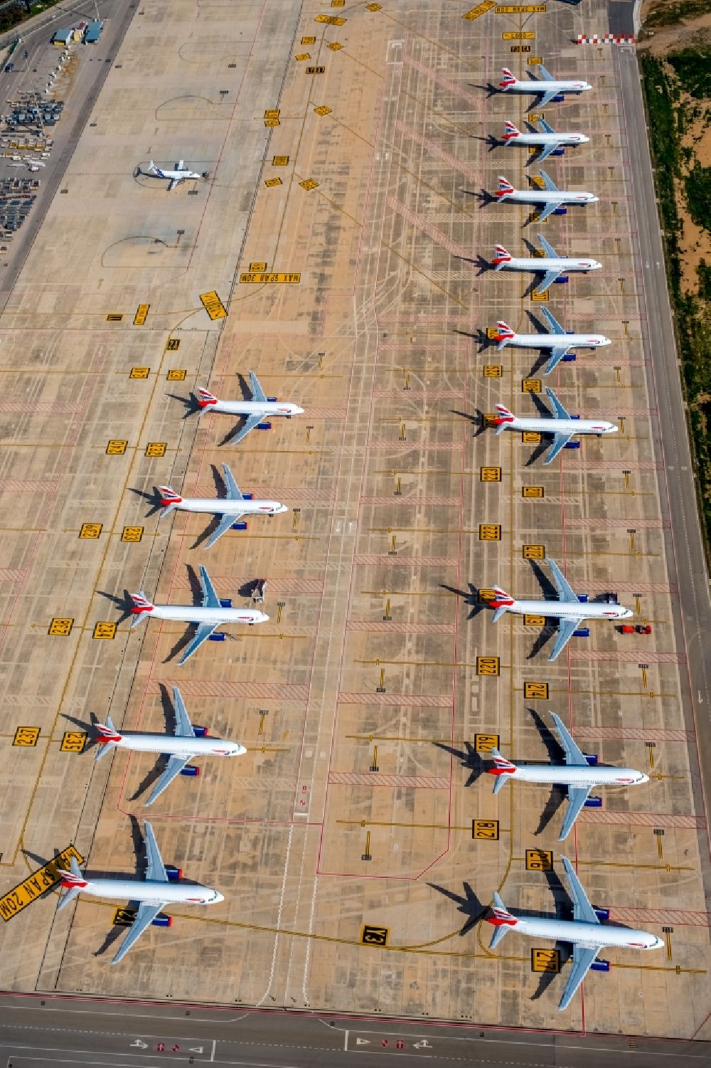 Palma from the bird's eye view: Passenger airplane Airbus Airbus A320-232 of airline Britisch Airways in pandemic parking position - parking area at the airport in the district Llevant de Palma District in Palma in Islas Baleares, Spain
