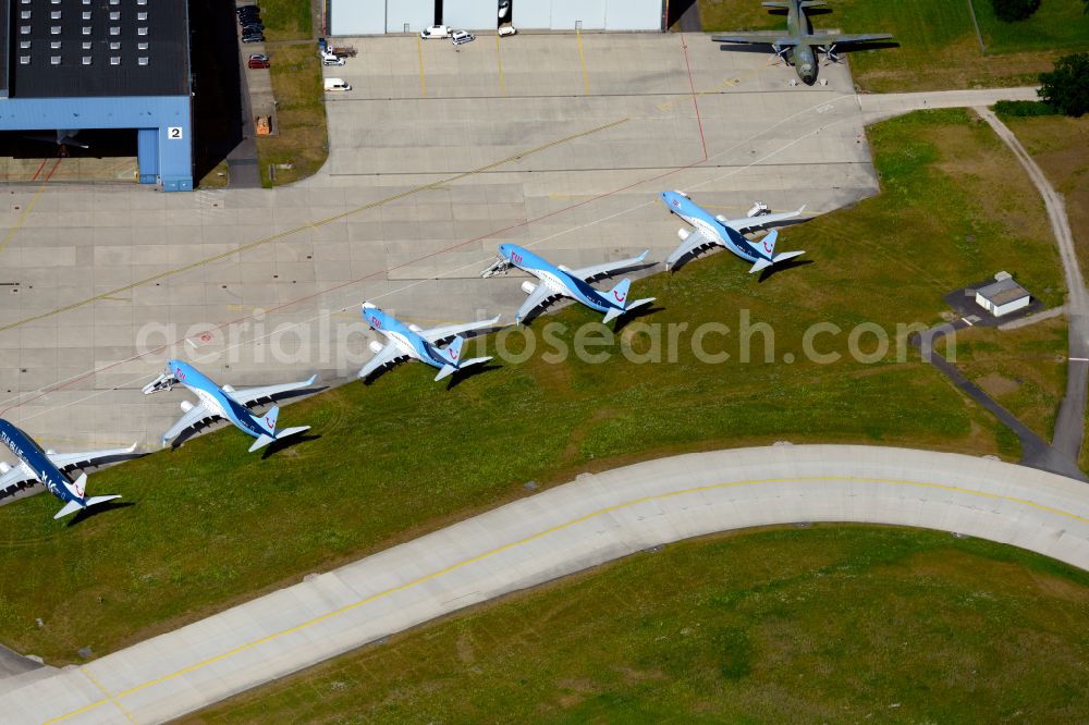 Langenhagen from the bird's eye view: Passenger airplane of the Fluggesellschaft TUI of Typs Boeing 737 in parking position - parking area at the airport in Langenhagen in the state Lower Saxony, Germany