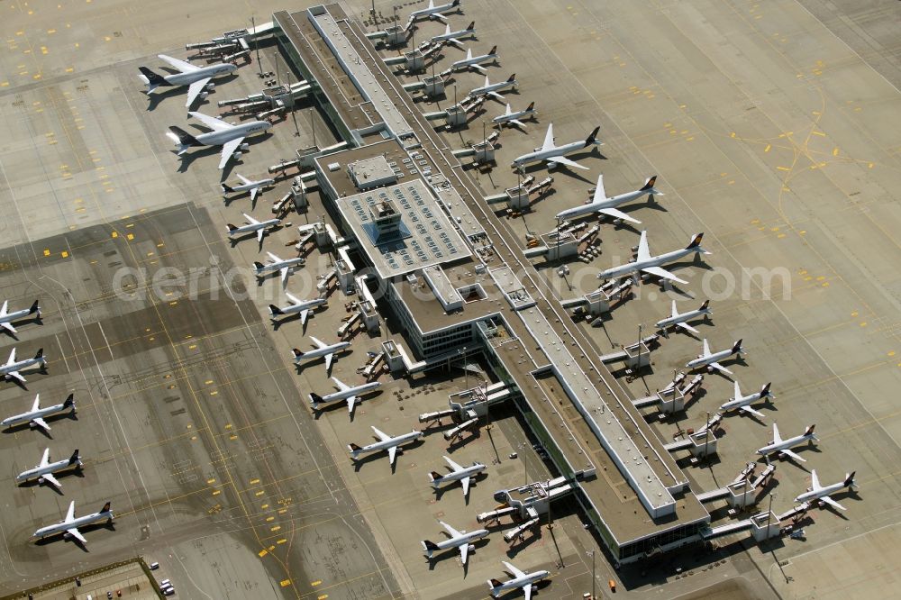 München-Flughafen from above - Passenger aircraft decommissioned due to the crisis on the parking positions and parking space at the airport in Munich in the state Bavaria, Germany