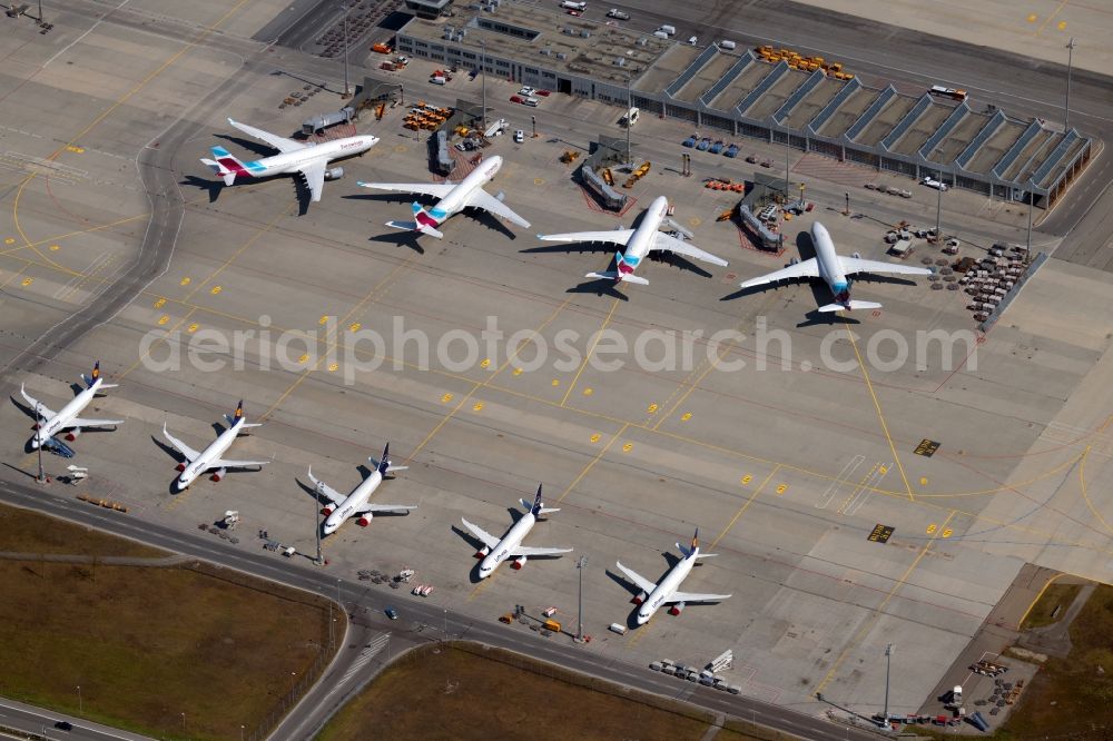 München-Flughafen from the bird's eye view: Passenger aircraft decommissioned due to the crisis on the parking positions and parking space at the airport in Munich in the state Bavaria, Germany