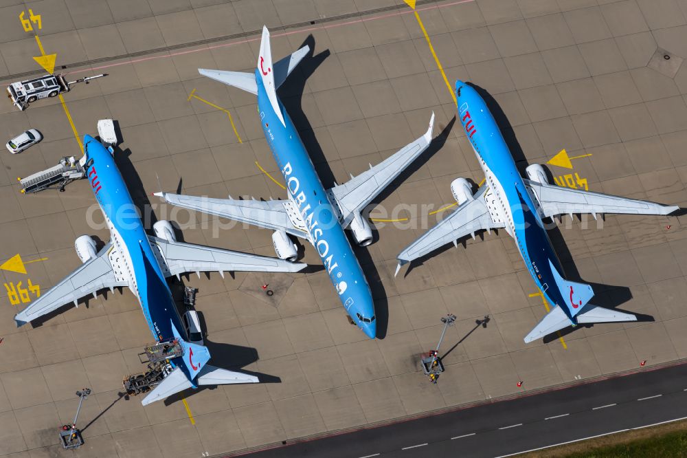 Aerial photograph Langenhagen - Passenger airplane of Typs Boeing 737-8K5 of the airlines TUI and Robinson in parking position - parking area at the airport in Langenhagen in the state Lower Saxony, Germany