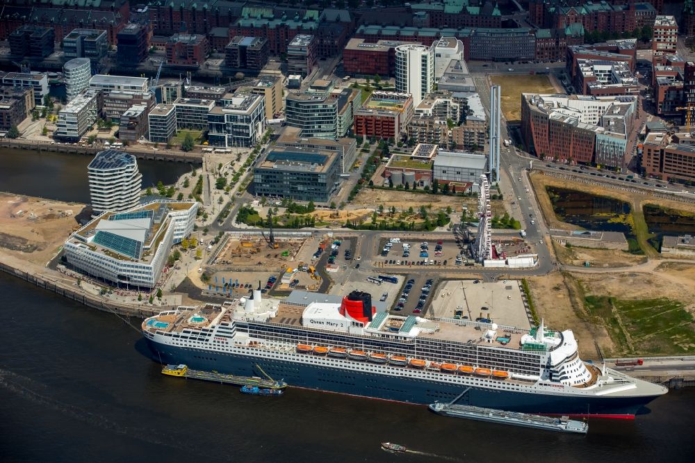 Aerial photograph Hamburg - Passenger ship and luxury liner Queen Mary 2 on Chicagokai - Strandkai in Hamburg