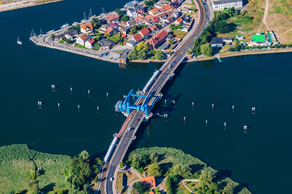 Aerial photograph Wolgast - View of the Peene Bridge in Wolgast in the state Mecklenburg-Vorpommern. The Peene Bridge is a bascule bridge and crosses the Peenestream. The bridge bears the name Bridge of friendship