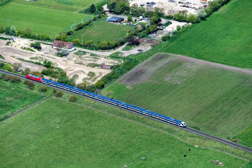 Aerial photograph Tinnum - Passenger train Sylt-Shuttle of the regional traffic in Tinnum on Sylt in the state Schleswig-Holstein, Germany