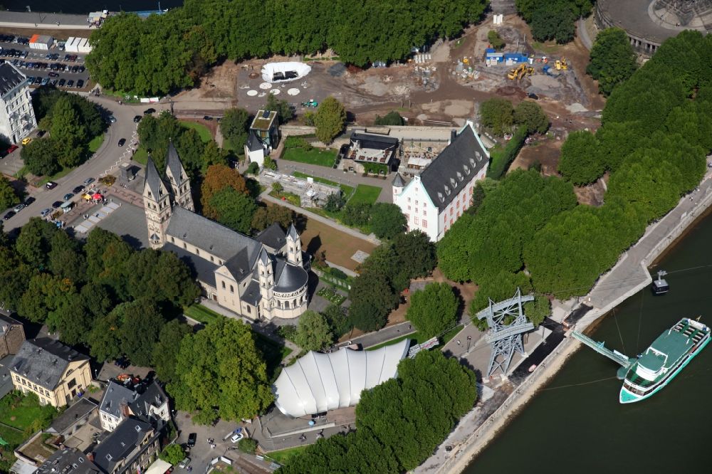 Koblenz from the bird's eye view: Ministry Saint Kastor with the parish church an the Ludwig Museum inside the Deutschherrenhaus at the concourse from Rhine and Moselle wich is called Deutsches Eck in Koblenz in Rhineland-Palatine