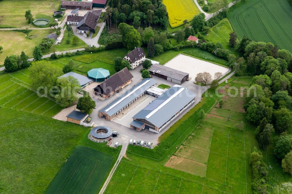 Sulz am Neckar from the bird's eye view: Homestead of a horse farm with Marstall and Longe in Sulz am Neckar in the state Baden-Wurttemberg, Germany