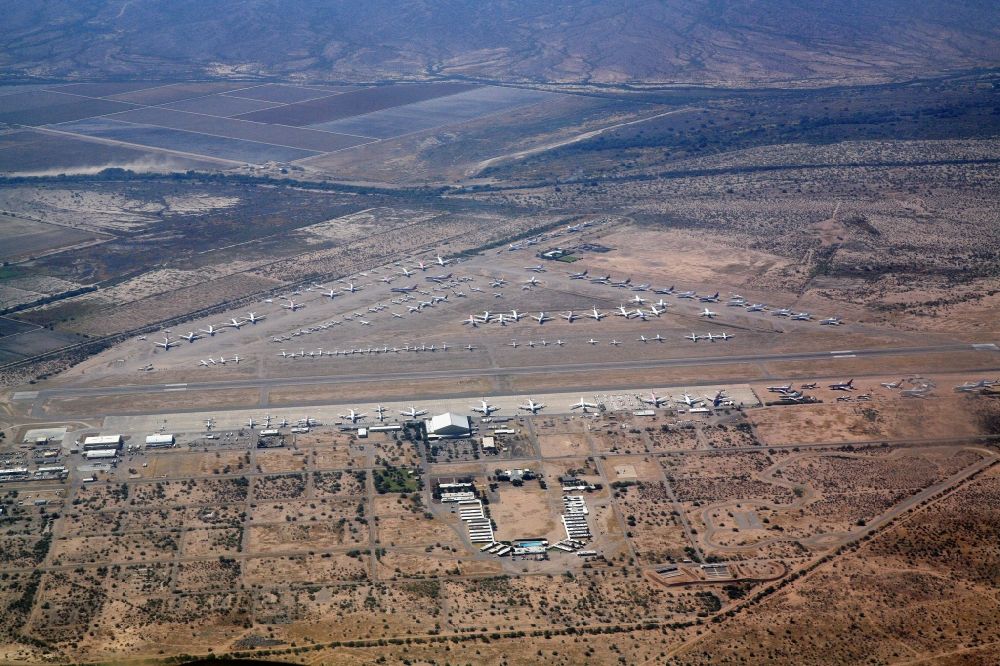 Marana from above - Pinal Airpark in Marana in Arizona in the United States (ICAO code: KMZJ) is boneyard for civil aircraft. In the dry desert climate, the airliners are parked, layed up and cannibalized
