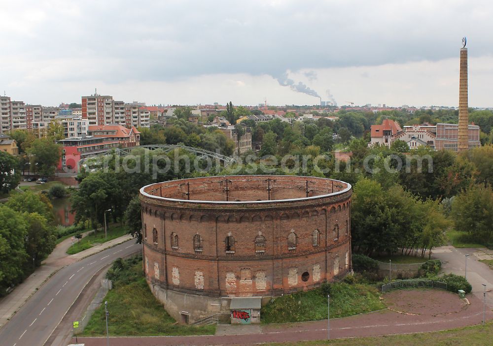 Aerial photograph Halle (Saale) - Planetarium building in the old gasometer at place Holzplatz in the district Saaleaue in Halle (Saale) in the state Saxony-Anhalt, Germany