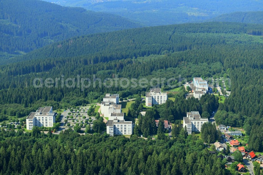 Aerial photograph Hahnenklee - Skyscrapers in the residential area of industrially manufactured settlement Appartementanlage Ferienpark Am Hahnenkleer Berg in Hahnenklee in the state Lower Saxony, Germany