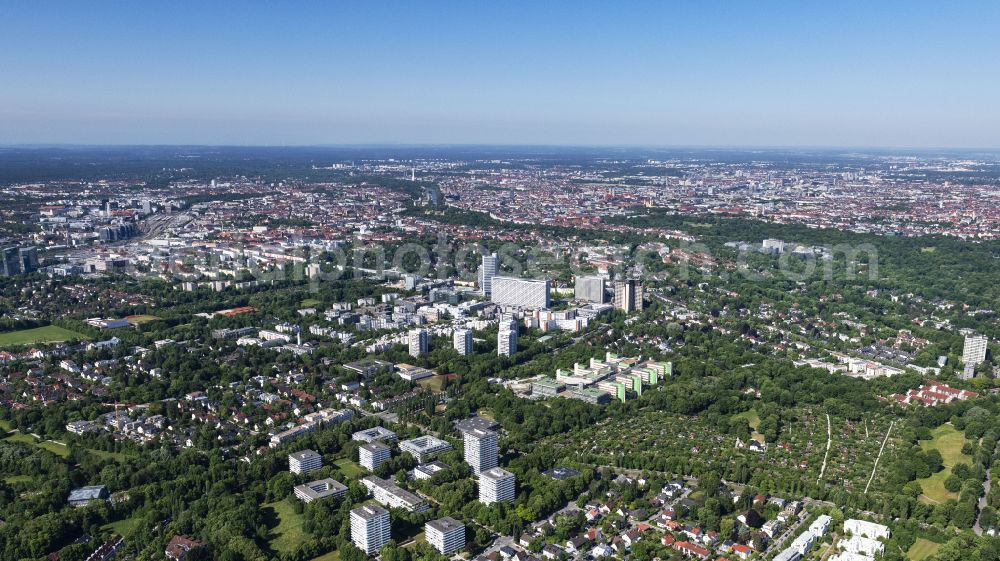 Aerial image München - Residential area of industrially manufactured settlement on Arabellapark on street Arabellastrasse in the district Bogenhausen in Munich in the state Bavaria, Germany