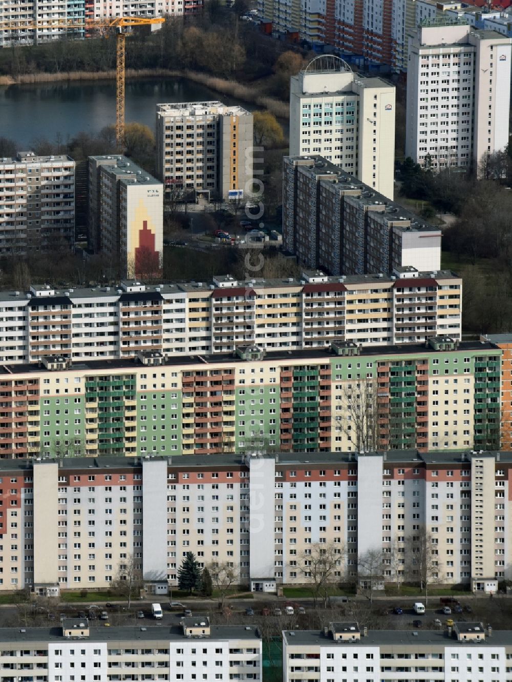 Aerial image Magdeburg - Skyscrapers in the residential area of industrially manufactured settlement Barleber Strasse in the district Neustaedter See in Magdeburg in the state Saxony-Anhalt