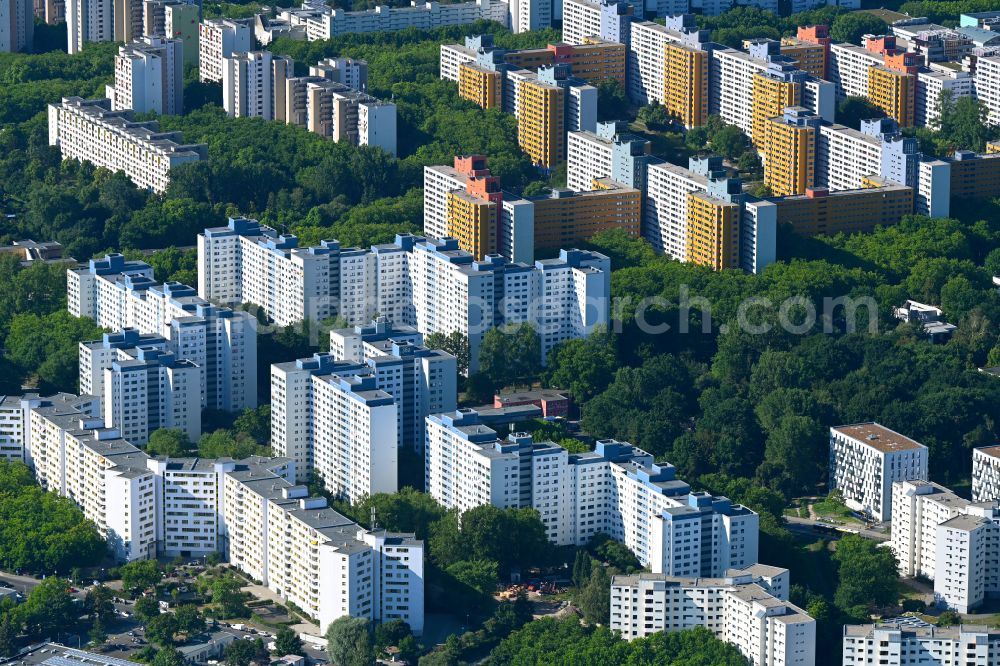 Aerial photograph Berlin - Skyscrapers in the residential area of industrially manufactured settlement on street Senftenberger Ring in the district Maerkisches Viertel in Berlin, Germany