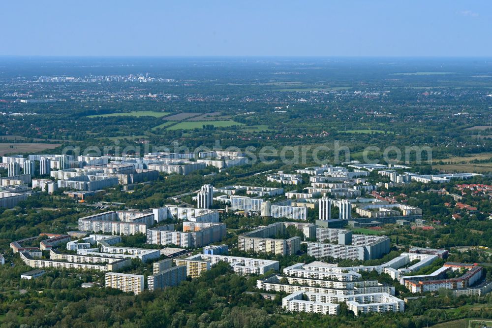 Berlin from the bird's eye view: Residential area of industrially manufactured settlement in the district Hohenschoenhausen in Berlin, Germany