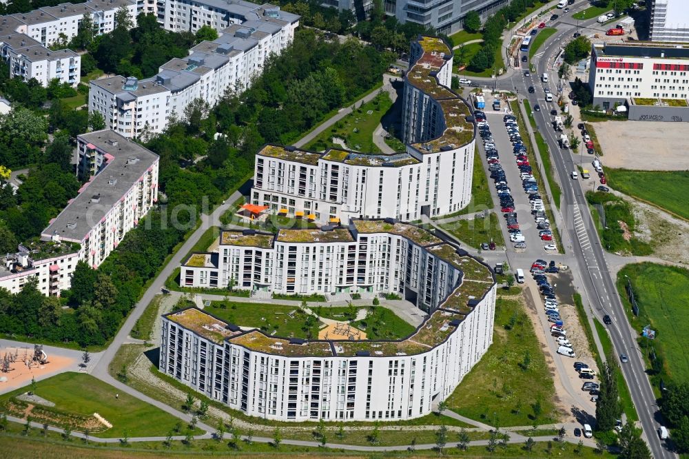 Aerial photograph München - Skyscrapers in the residential area of industrially manufactured settlement on Carl-Wery-Strasse in the district Unterbiberg in Munich in the state Bavaria, Germany