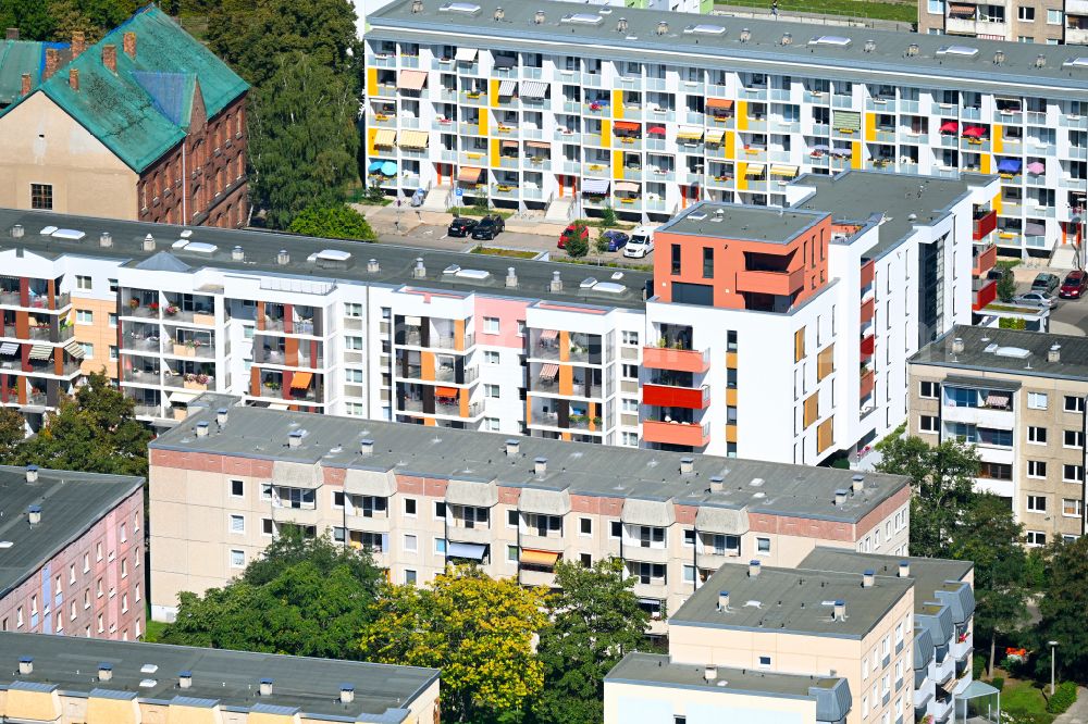 Dessau from above - Residential area of industrially manufactured settlement on street Floessergasse - Friederikenstrasse in Dessau in the state Saxony-Anhalt, Germany
