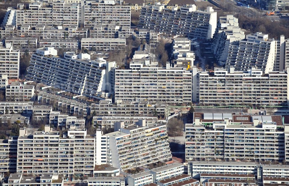 Aerial image München - Plattenbau- high-rise housing development at the former Olympic Village in Munich in the state of Bavaria, Germany