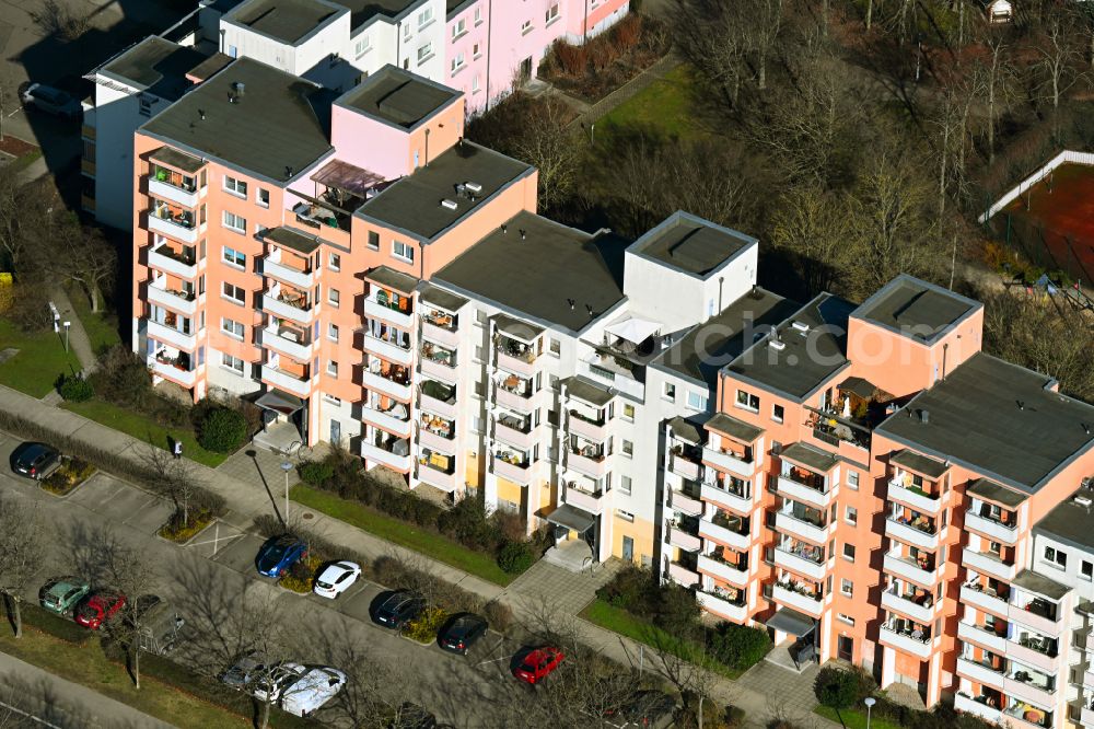 Aerial photograph Berlin - Skyscrapers in the residential area of industrially manufactured settlement Eichhorster Strasse - Rosenbecker Strasse in the district Marzahn in Berlin, Germany