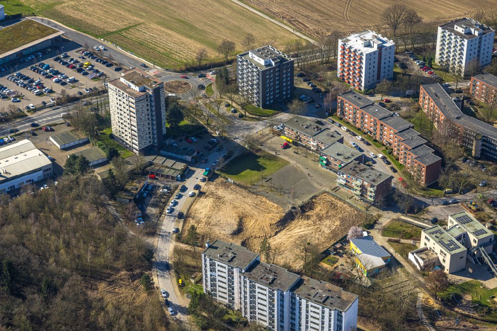 Aerial image Heiligenhaus - Skyscrapers in the residential area of industrially manufactured settlement along the Harzstrasse - Rhoenstrasse - Hunsrueckstrasse in Heiligenhaus in the state North Rhine-Westphalia, Germany