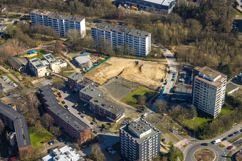 Aerial photograph Heiligenhaus - Skyscrapers in the residential area of industrially manufactured settlement along the Harzstrasse - Rhoenstrasse - Hunsrueckstrasse in Heiligenhaus in the state North Rhine-Westphalia, Germany