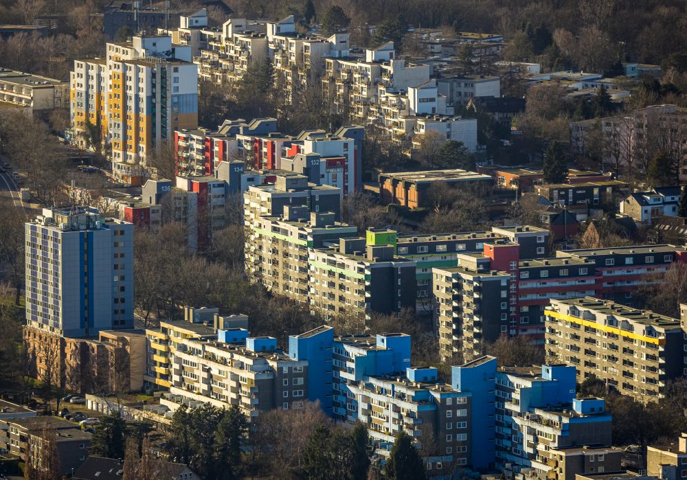 Aerial image Bochum - Skyscrapers in the residential area of industrially manufactured settlement along the Semperstrasse - Gropiusweg in Bochum in the state North Rhine-Westphalia, Germany