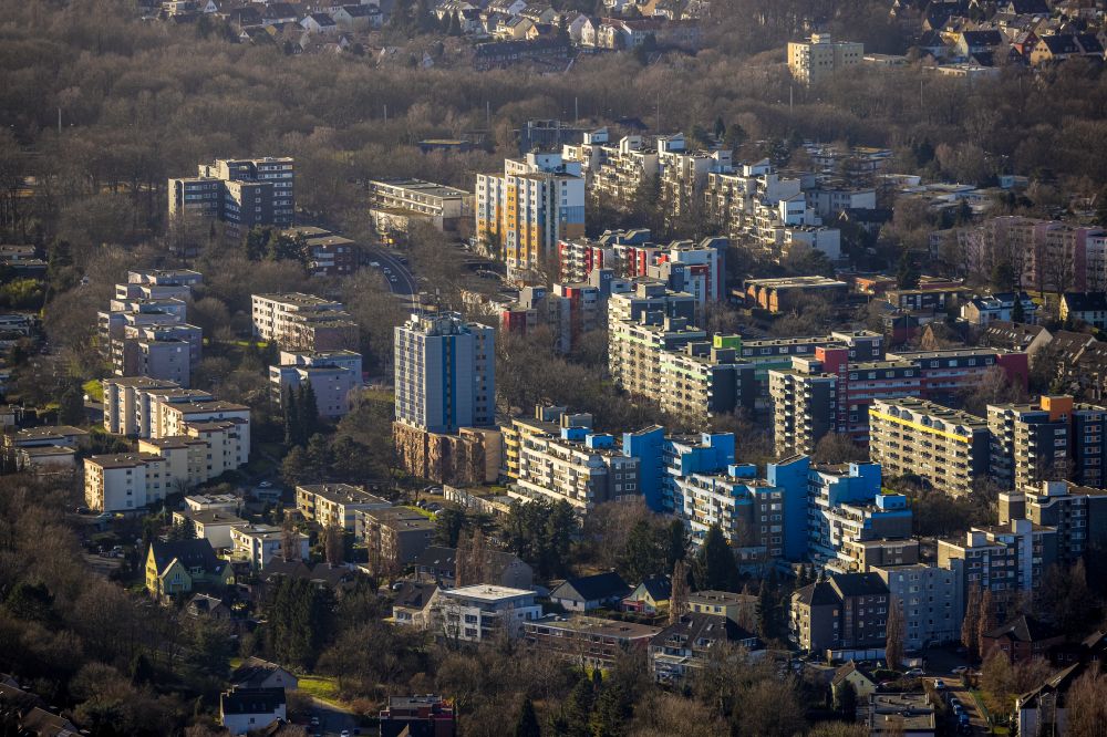 Aerial photograph Bochum - Skyscrapers in the residential area of industrially manufactured settlement along the Semperstrasse - Gropiusweg in Bochum in the state North Rhine-Westphalia, Germany