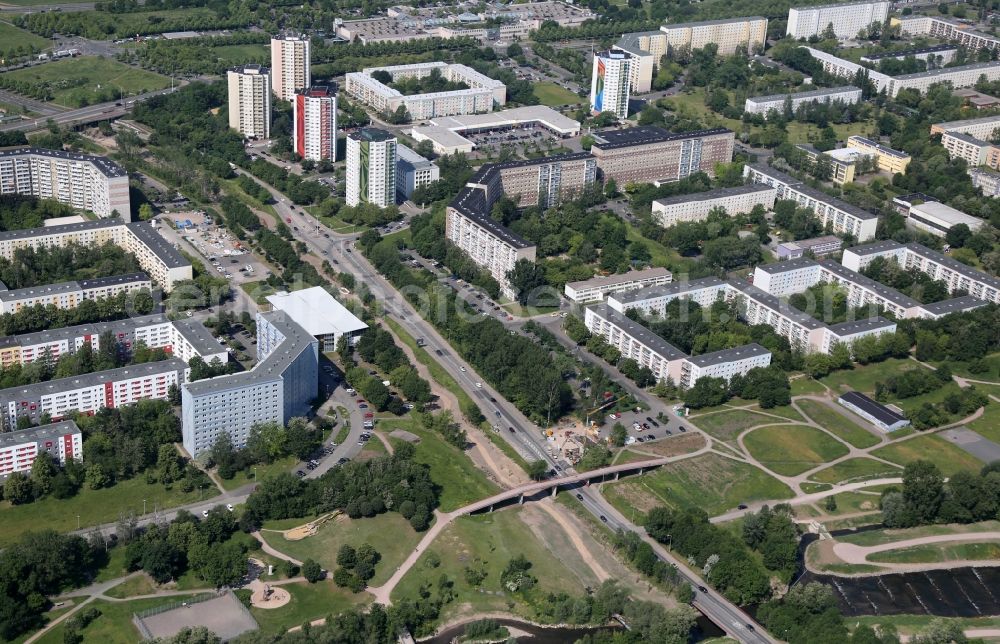 Aerial photograph Erfurt - Skyscrapers in the residential area of industrially manufactured settlement along the Strasse der Nationen in the district Moskauer Platz in Erfurt in the state Thuringia, Germany