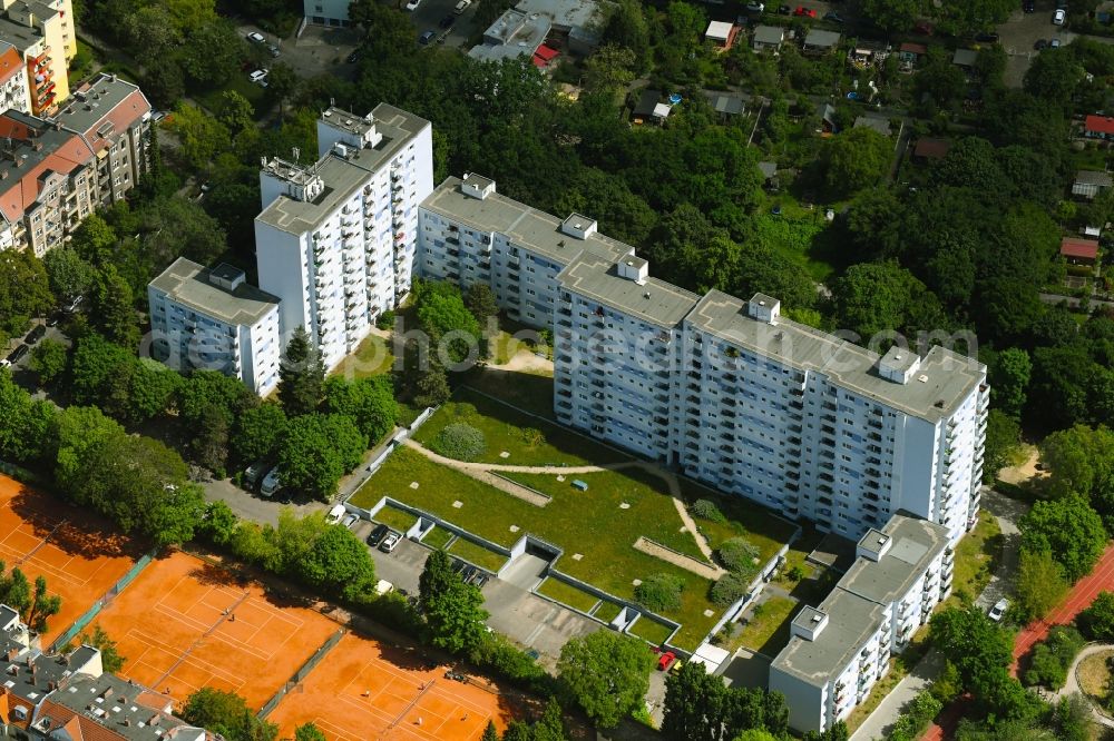 Berlin from above - Skyscrapers in the residential area of industrially manufactured settlement on Gelieustrasse in the district Lichterfelde in Berlin, Germany