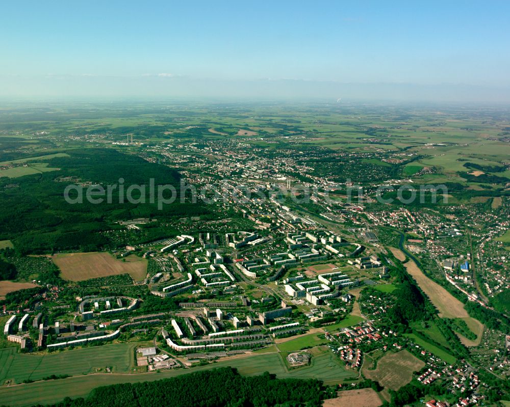Aerial image Gera - Skyscrapers in the residential area of industrially manufactured settlement on street Karl-Wetzel-Strasse in the district Zeulsdorf in Gera in the state Thuringia, Germany