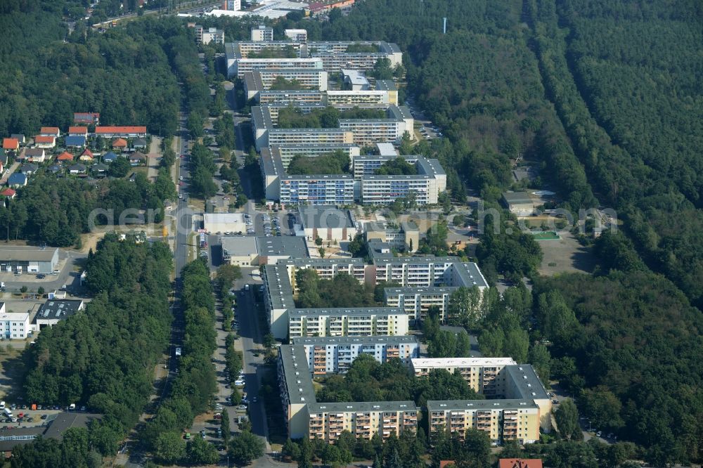 Strausberg from the bird's eye view: Residential estates in the residential area of industrially manufactured settlement Hegermuehle in Strausberg in the state of Brandenburg. The Hegermuehle part of the town is located in its South, surrounded by forest
