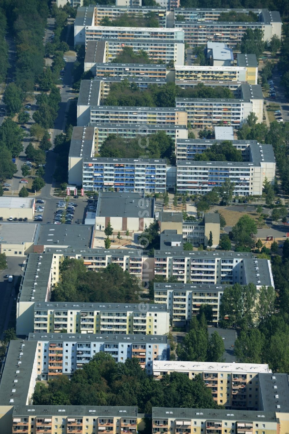 Aerial image Strausberg - Residential estates in the residential area of industrially manufactured settlement Hegermuehle in Strausberg in the state of Brandenburg. The Hegermuehle part of the town is located in its South, surrounded by forest