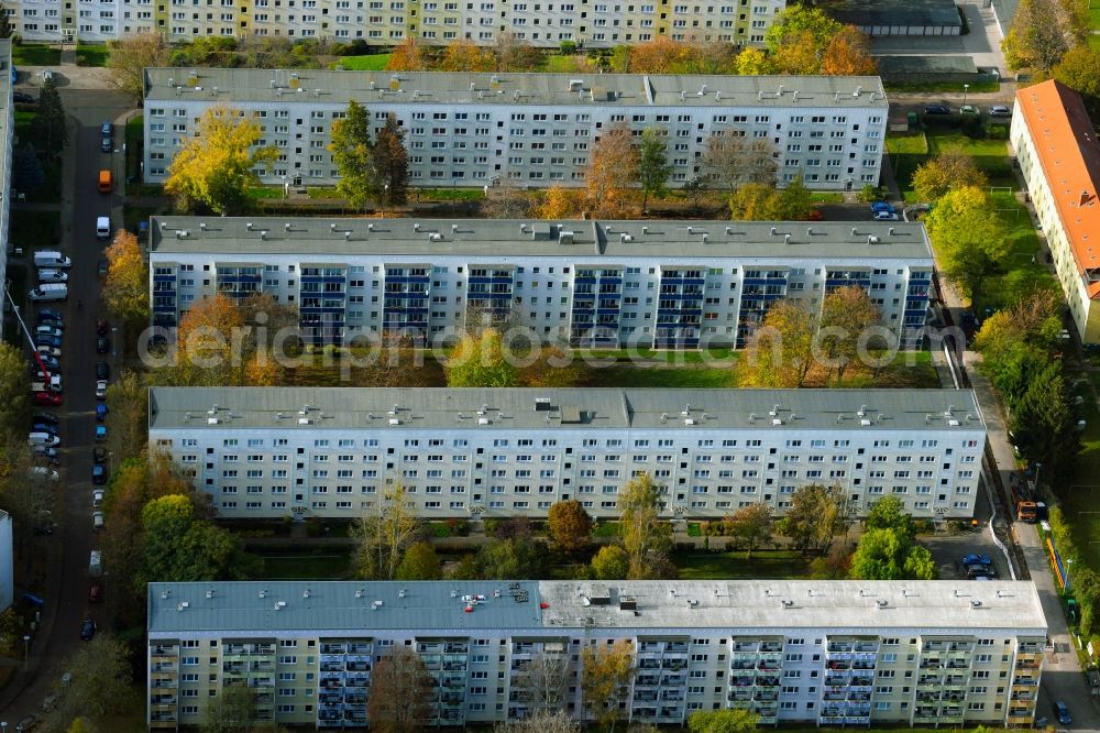 Aerial image Magdeburg - Skyscrapers in the residential area of industrially manufactured settlement Innsbrucker Strasse - Schneidlinger Strasse in Magdeburg in the state Saxony-Anhalt, Germany