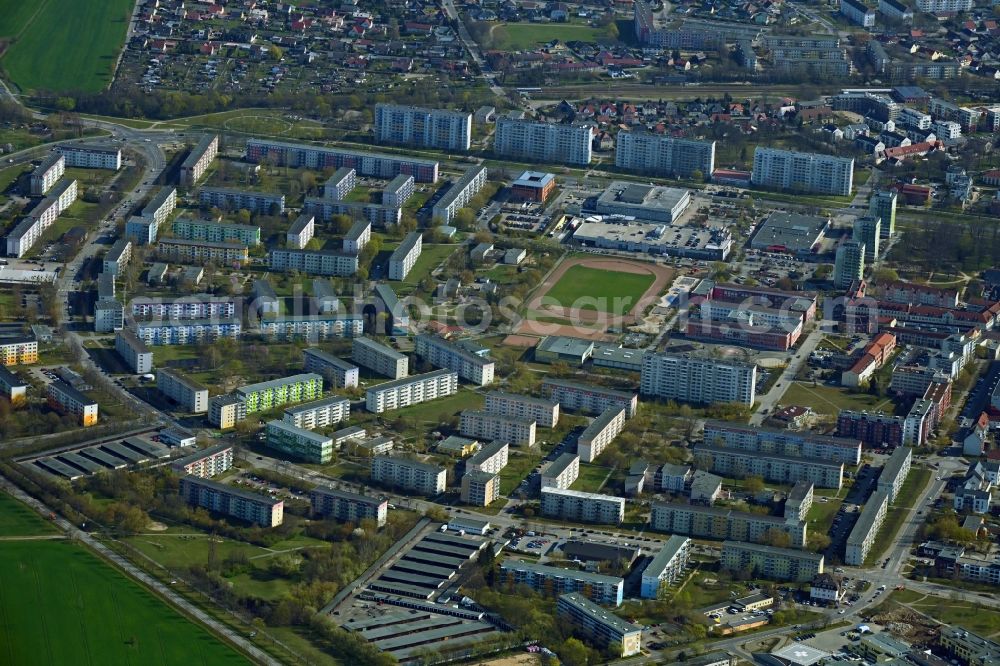 Schwedt/Oder from above - Skyscrapers in the residential area of industrially manufactured settlement on Julian-Marchlewski-Ring in Schwedt/Oder in the state Brandenburg, Germany
