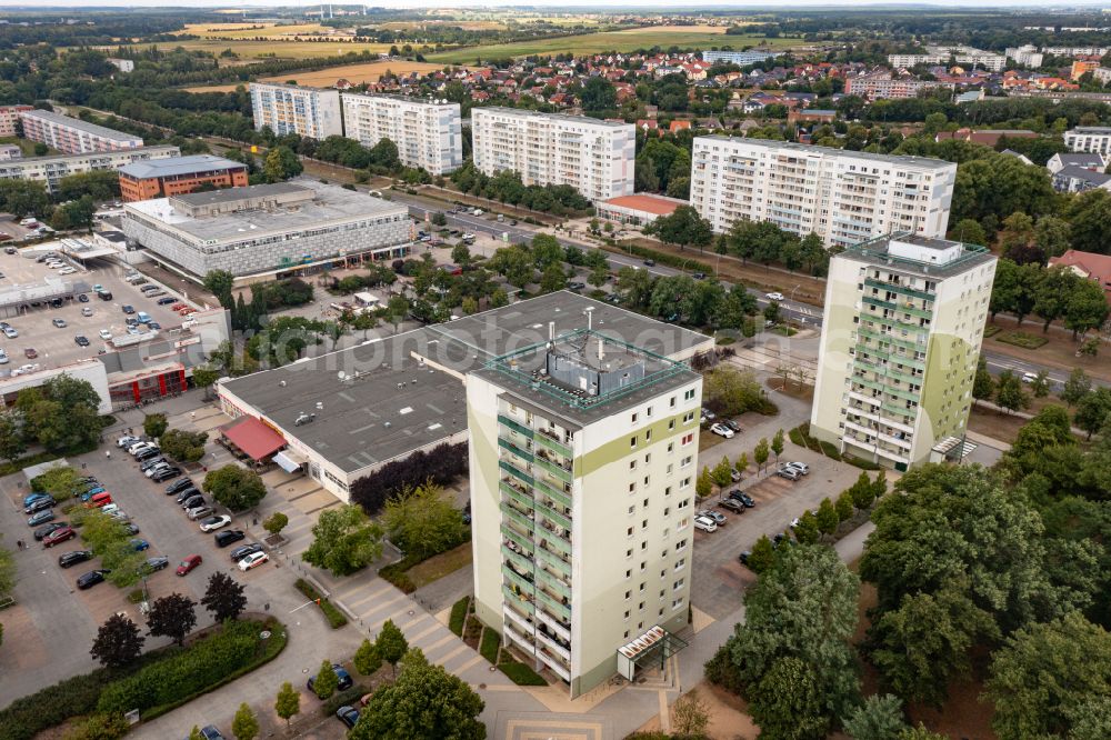 Aerial image Schwedt/Oder - Skyscrapers in the residential area of industrially manufactured settlement on Julian-Marchlewski-Ring in Schwedt/Oder in the state Brandenburg, Germany