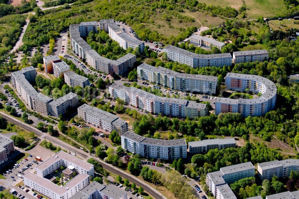 Erfurt from the bird's eye view: Skyscrapers in the residential area of industrially manufactured settlement Am Katzenberg in the district Melchendorf in Erfurt in the state Thuringia, Germany