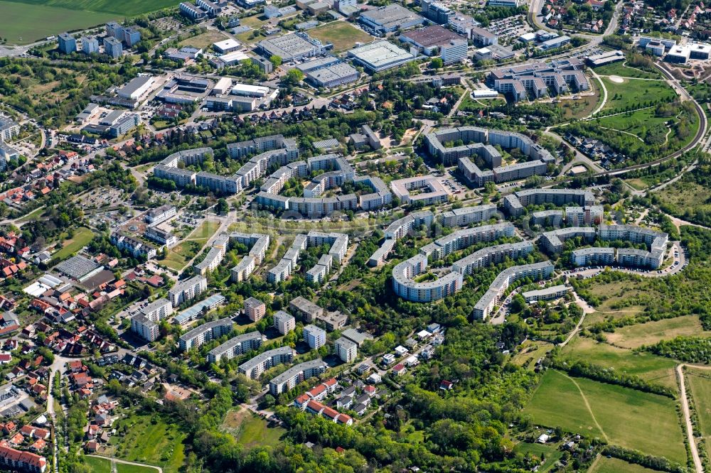 Aerial photograph Erfurt - Skyscrapers in the residential area of industrially manufactured settlement Am Katzenberg in the district Melchendorf in Erfurt in the state Thuringia, Germany