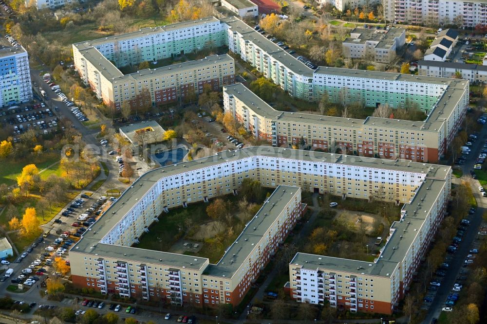 Berlin from the bird's eye view: Skyscrapers in the residential area of industrially manufactured settlement Kluetzer Strasse - Kroepeliner Strasse in the district Neu-Hohenschoenhausen in Berlin, Germany